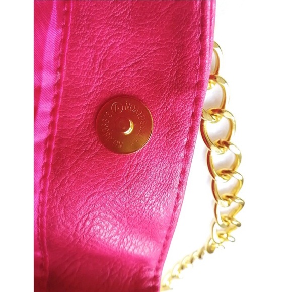 (Sold) Large Vegan Leather Carry Bag - Picture 3 of 4